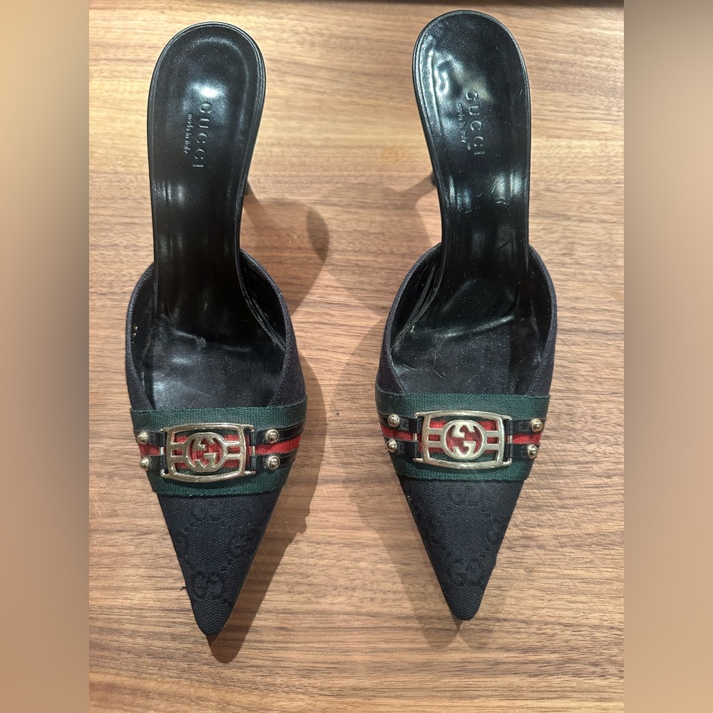 Gucci Black Heels with Signature GG Detail